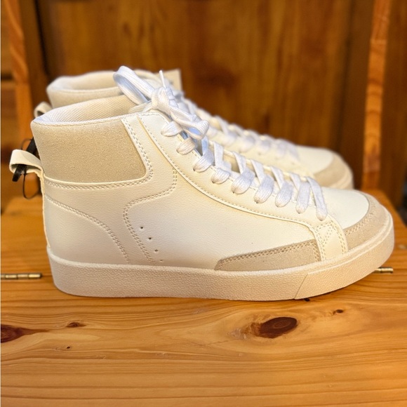 Classic White High-Top Sneakers - Picture 4 of 6